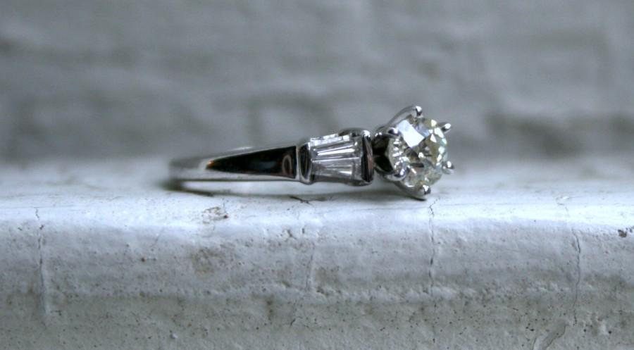 Mariage - Elegant Vintage 14K White Gold Diamond Engagement Ring with Baguettes - 0.79ct.