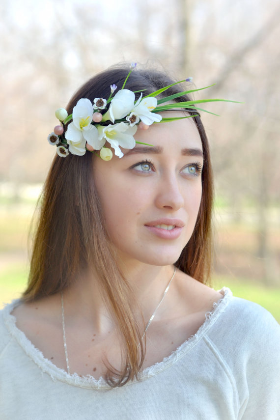 Hochzeit - Bridal flower crown White Flower Crown Wedding halo Freesia asymmetrical crown Boho Girl headpiece floral head wreath Beach floral crown