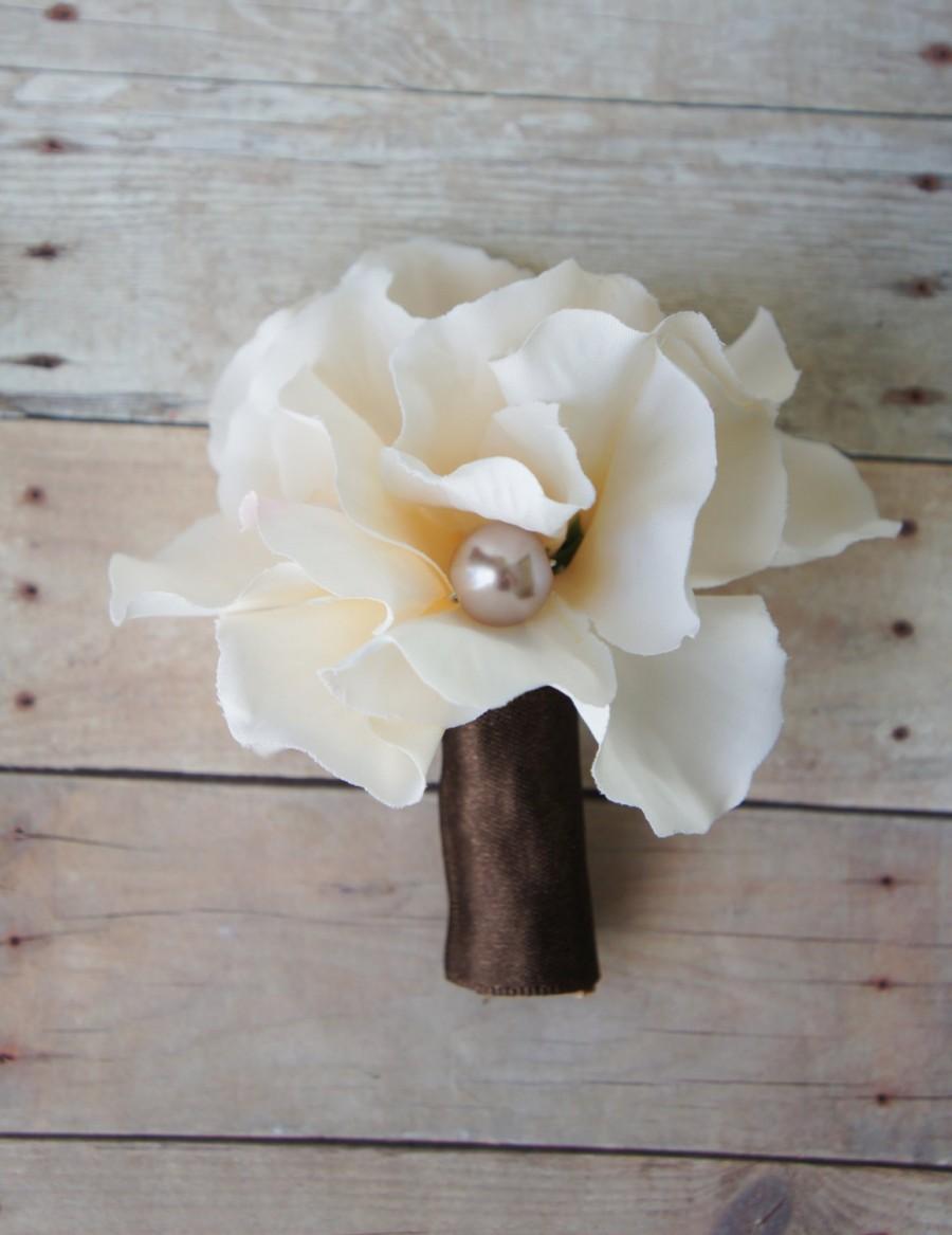 Mariage - Hydrangea Boutonniere Groom Groomsmen Wedding Flower, Hydrangea and Pearl Accent - Rustic Wedding Boutonnieres