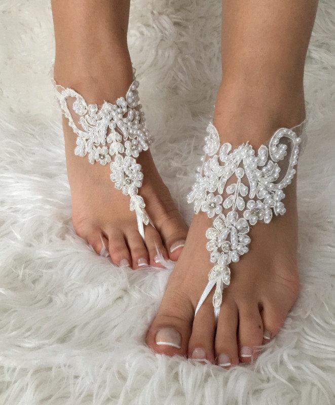 Свадьба - White pearl lace barefoot sandals, FREE SHIP, beach wedding barefoot sandals, bridal anklet, lace shoes, bridesmaid gift, beach shoes