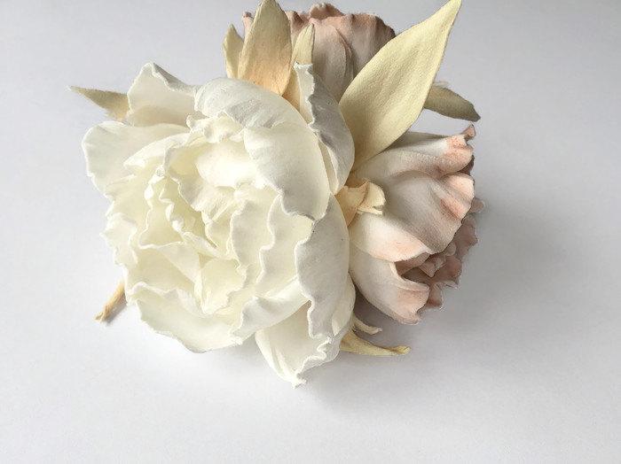 Mariage - Bridal flowers hair Bridal flower headpiece White flowers hair clip Peony accessory Wedding hair flowers White flower barrette Foam flowers