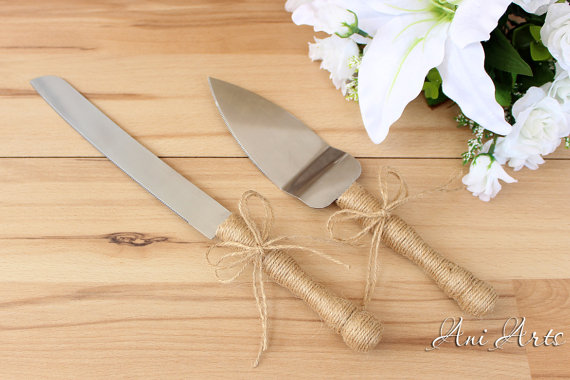 Hochzeit - Burlap Wedding Cake Server and Knife Rustic Wedding Cake Serving Set Country Wedding Cake Server Set