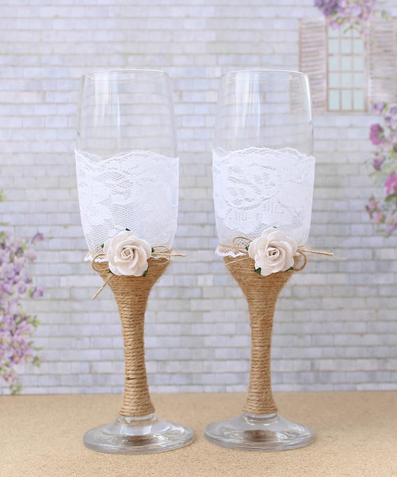 Свадьба - Wedding Glasses Burlap and Lace Toasting Flutes Mr and Mrs Champagne Glasses Wedding Reception Bride and Groom Glasses