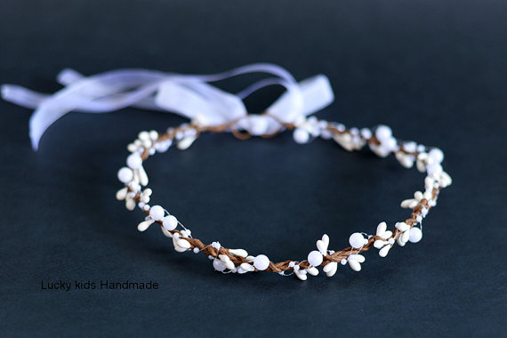 Hochzeit - Wedding pearls and berries halo, Flower crown, Bridal Crown, Wedding Crown, Winter Crown, Pearl Berry Crown, Bridal Headpiece, White halo