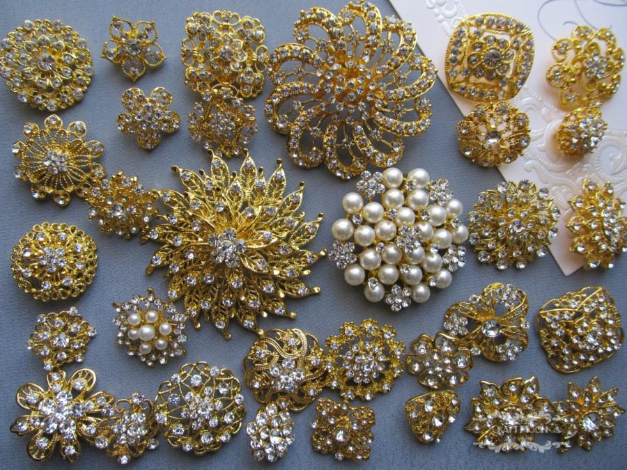 Mariage - 32 Pcs Gold Brooch Lot Gold Brooch Bouquet Wedding Wholesale Mixed Rhinestone Button Pin Pearl Crystal Bridal Embellishment DIY Kit Set
