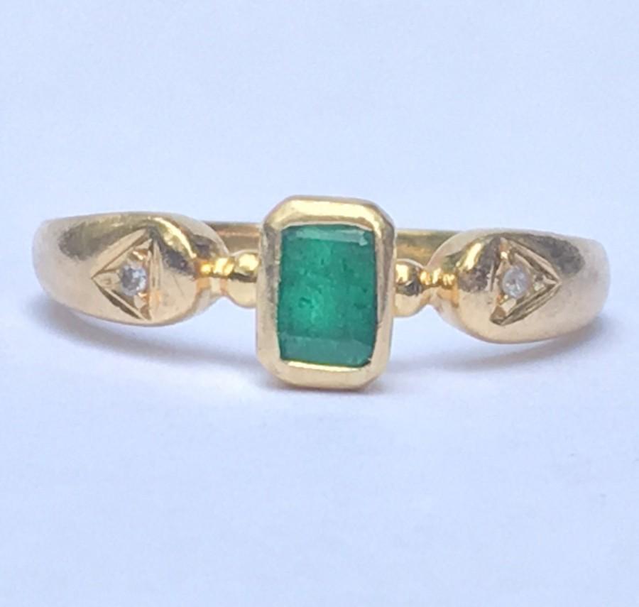 Mariage - Antique Emerald and Diamond Ring. 18K Yellow Gold. Unique Engagement Ring. Promise Ring. Estate Jewelry. May Birthstone. 20th Anniversary.