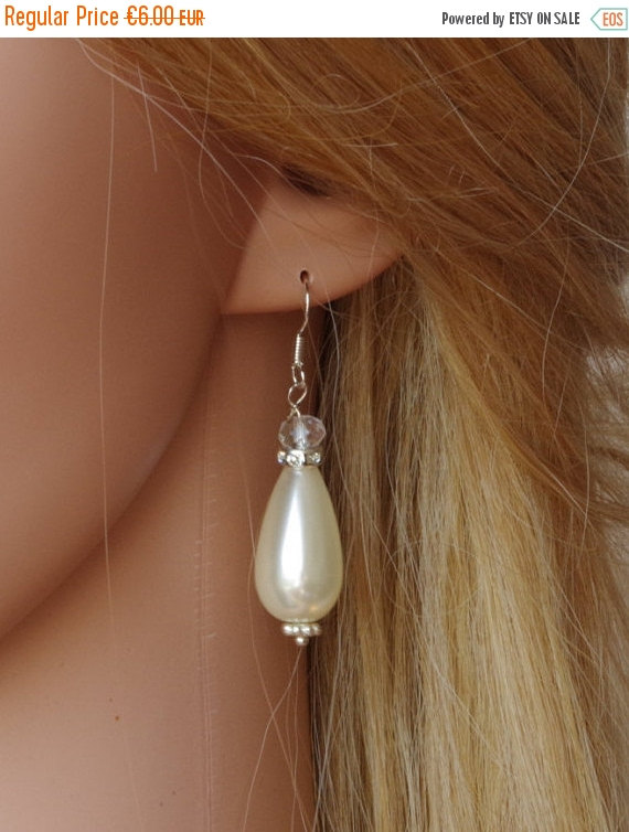 Свадьба - SALES White Pearl Earrings Bridal Simple Earrings Crystal Bridesmaid Earrings Cream Pearl Earrings Bridal Pearl Earrings Bridesmaid Gift Chr