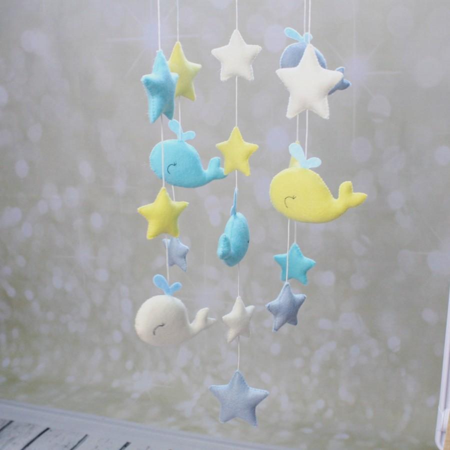 Свадьба - Felt whales and stars crib mobile - baby girl/baby boy nursery decor - ready to ship