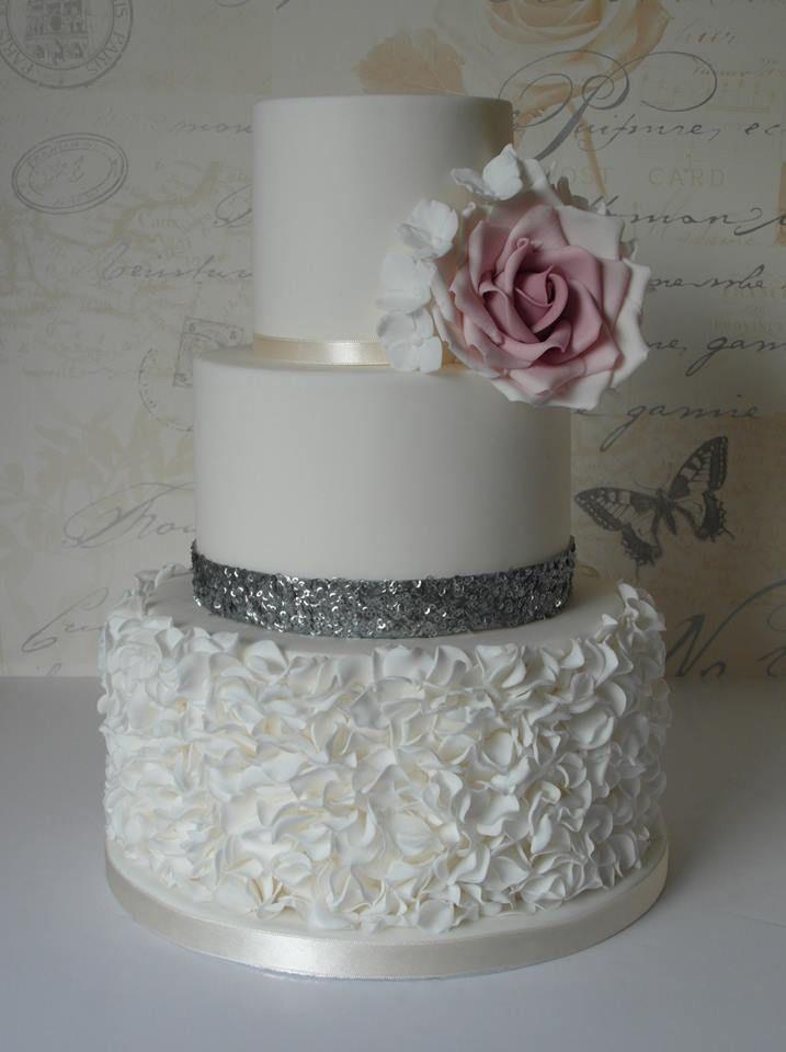 Hochzeit - White Gorgeous Cake