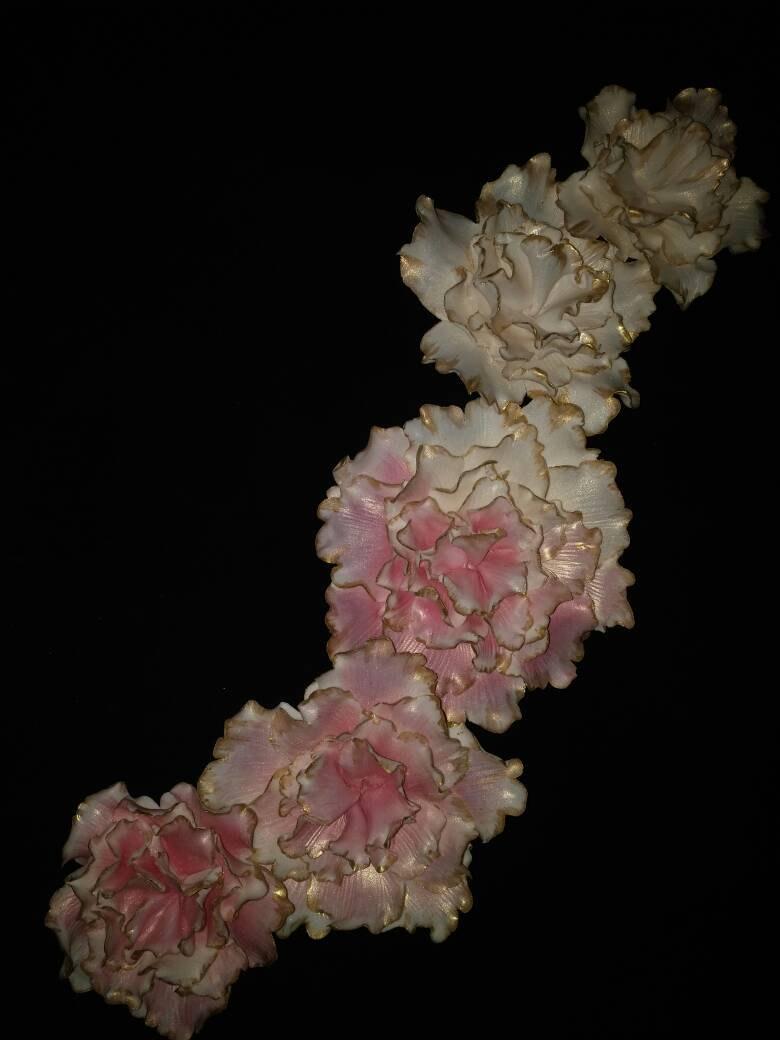 Hochzeit - 6 Edible RUFFLE Flower / any color / Cake decoration / sugar flowers / wedding /anniversary
