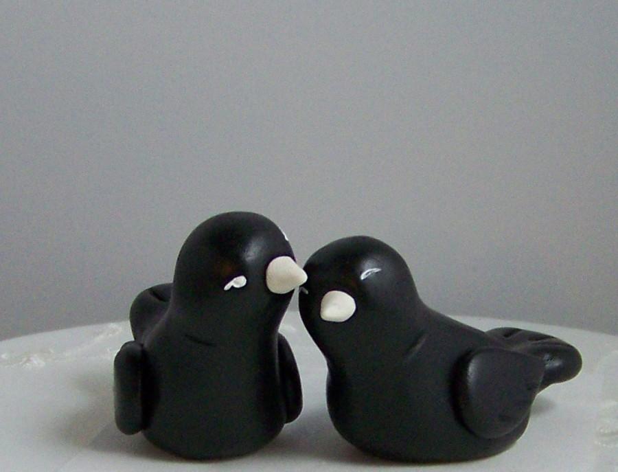 Hochzeit - Black Bird Wedding Cake Topper - Shown in Black and White - Customizable Cake Topper Love Birds - Choice of Colors