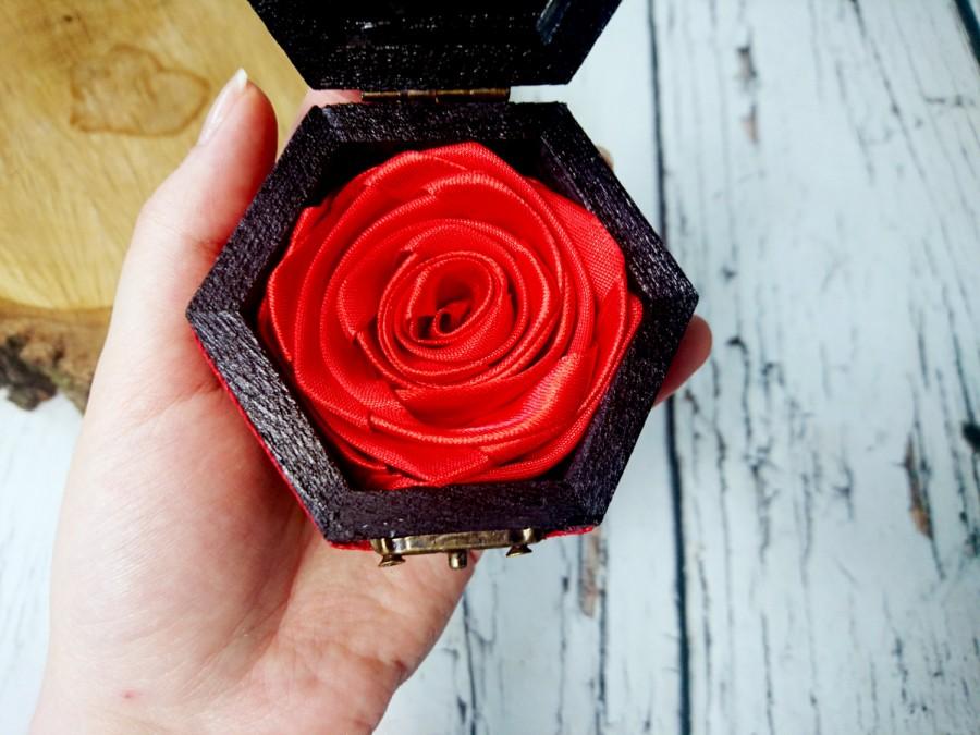 Mariage - Alternative engagement ring box, black red gothic lace satin ribbon rose flower heart spider small box