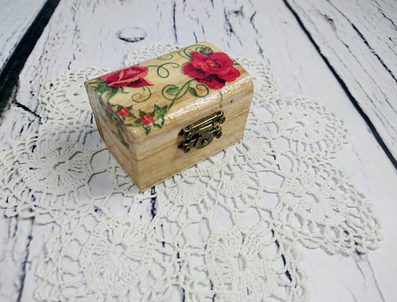Mariage - Decoupage romantic red roses engagement / Wedding ring box, pillow rustic woodland natural shabby chic brown cream proposal