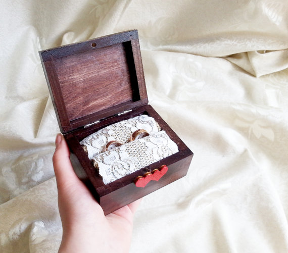 Свадьба - Cream brown red ecru rustic wedding rings box burlap cotton lace vintage custom