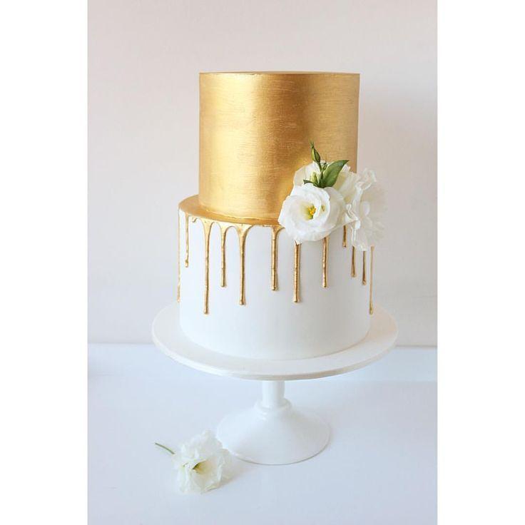 Hochzeit - Gold Drip Wedding Cake