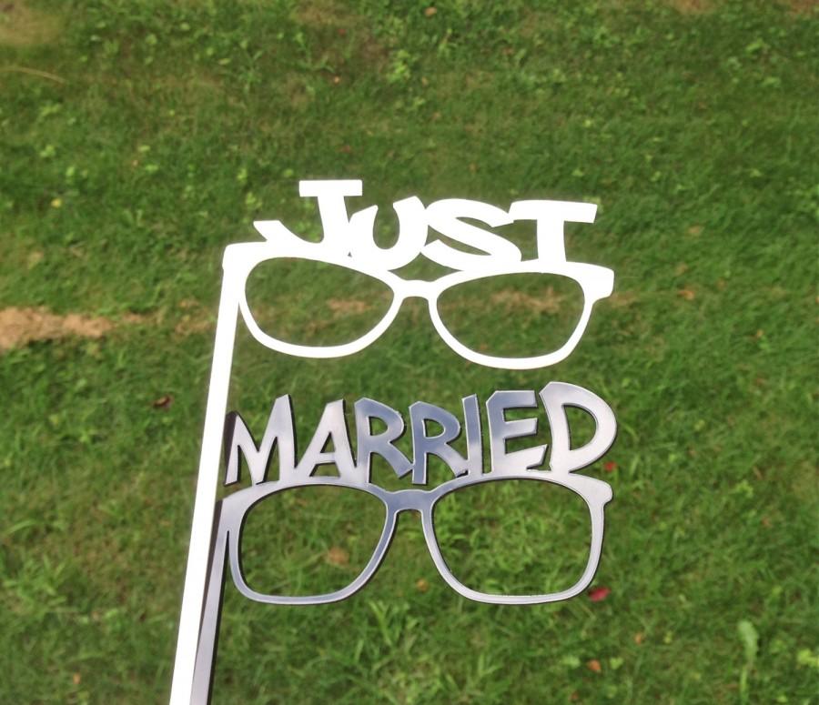 Свадьба - Thick Acrylic PHOTO BOOTH PROPS Just Married Glasses Strong and Durable Acrylic Wedding Photo Booth Props Bride and Groom Glasses
