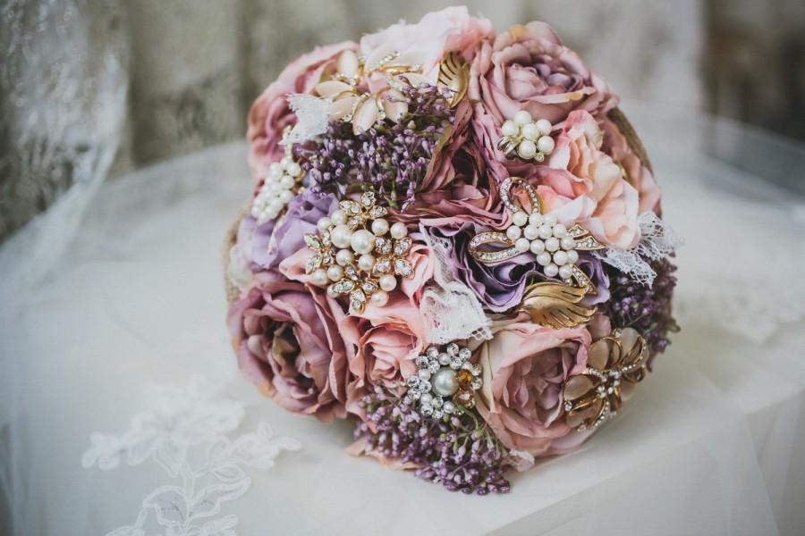 Wedding - Dusty pink flowers, brooch bouquet, bridal bouquet, babies breath posy, throw bouquet, rustic flowers, pink flower bouquet, pearl bouquet