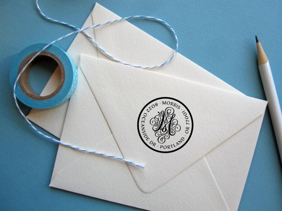 Hochzeit - Monogram Return Address Stamp - round address stamp with initial, black self inking stamp, rubber stamp wood handle