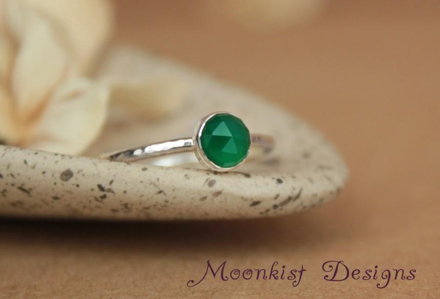Mariage - Delicate Green Onyx Promise Ring - Unique  Bezel-Set Solitaire in Sterling - Green Onyx Engagement Ring - Bridesmaid Gemstone Ring