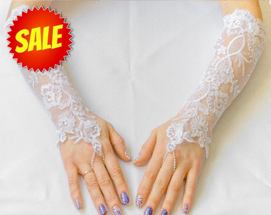Hochzeit - Long lace gloves, white wedding gloves, bridal gloves, evening gloves, prom gloves 13.5"