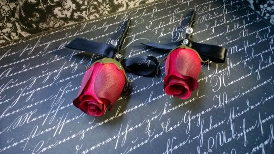 Hochzeit - 2 Red Rose Boutonniere Set, Red Boutonniere, Red Black Wedding, Red Groom's Flower, Red Groomsmen, Red Groom Boutonniere, Red Rose Men