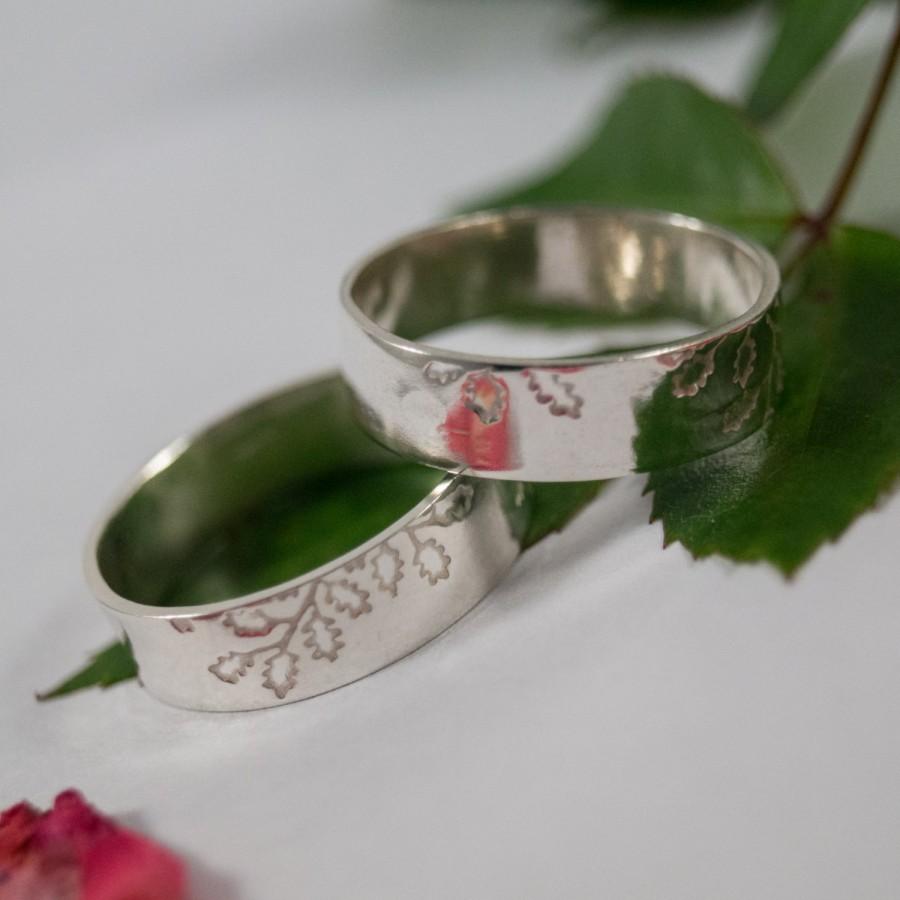 Hochzeit - Oak Leaf Wedding Bands: A Set of his and hers Sterling silver Oak leaf textured wedding rings