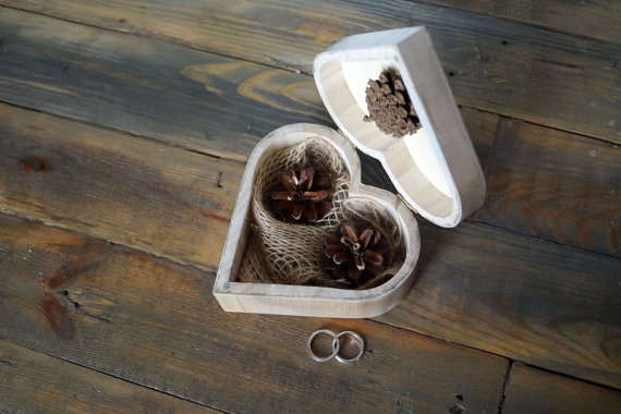 زفاف - Rustic wedding box Pine cone Jewelry box Decoupage heart box heart box Ring Bearer Box ring box bohostyle rusticbox Heart Ring Bearer Box
