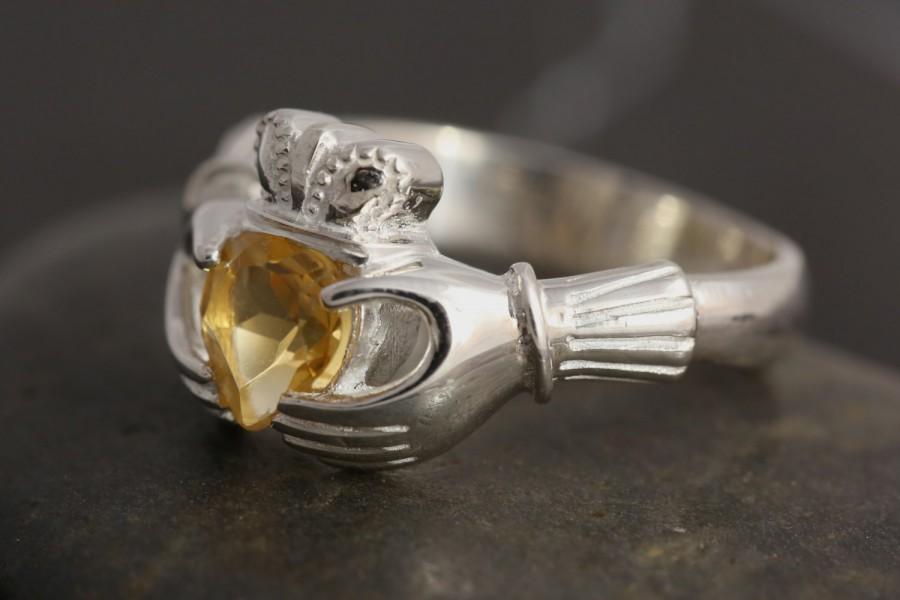 Hochzeit - Yellow Citrine Claddagh ring in sterling silver - Size 6 1/2