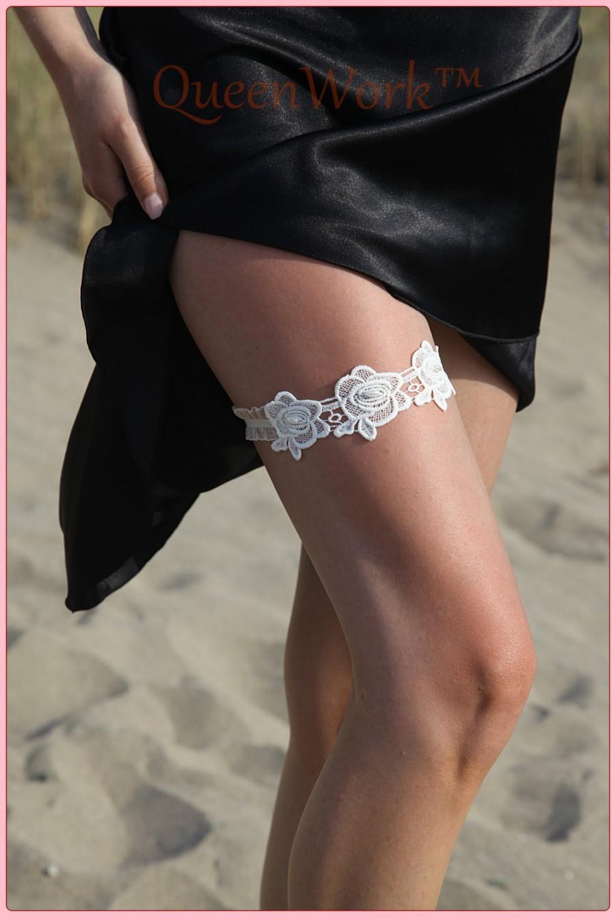 Mariage - Handmade Wedding Garter, Bridal Garters, Wedding garter set, lace garter, vintage garter, bridal lace accessory, unique garter