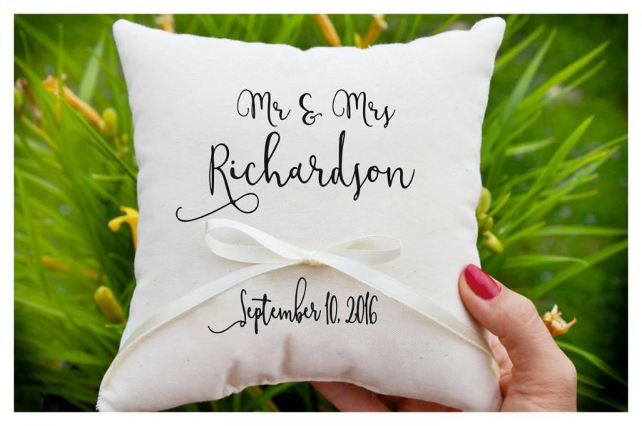 Hochzeit - Mr & Mrs pillow, Personalized Ring bearer pillow, Wedding ring pillow , wedding pillow ,ring holder , ring bearer pillow,custom pillow (R49)
