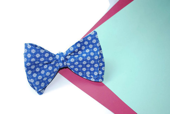 زفاف - Men's bow tie Navy blue floral bowtie Daisy design Great gatsby bowties Holiday party gift Blue wedding bow ties For groom necktie gyunhjio
