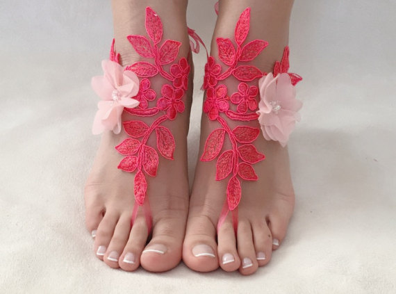 Mariage - Pink coral lace barefoot sandals, FREE SHIP, beach wedding barefoot sandals, belly dance, lace shoes, bridesmaid gift, beach shoes