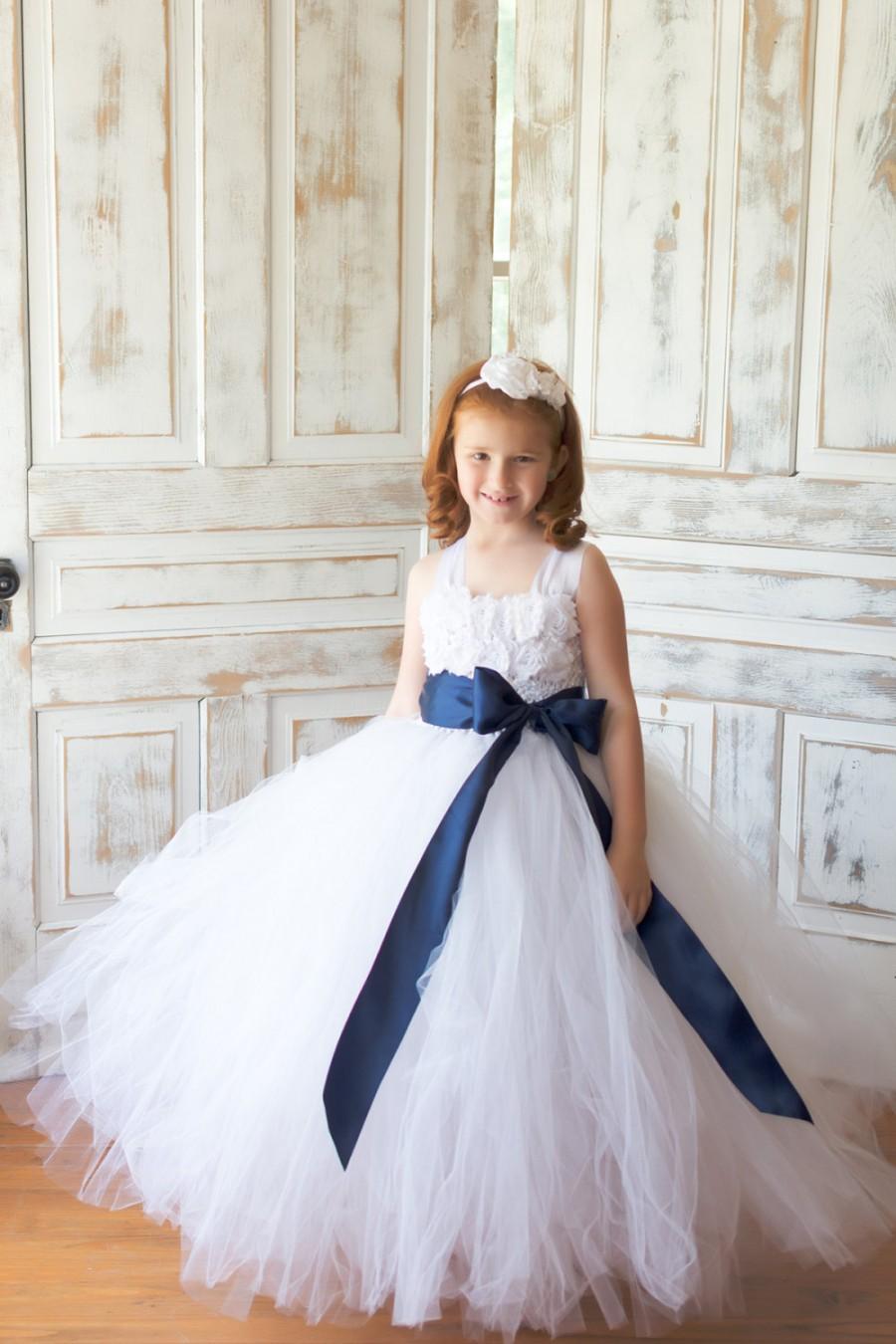 Hochzeit - Flower girl dress - Tulle flower girl dress - White Dress - Tulle dress-Infant/Toddler - Pageant dress - Princess dress - White flower dress