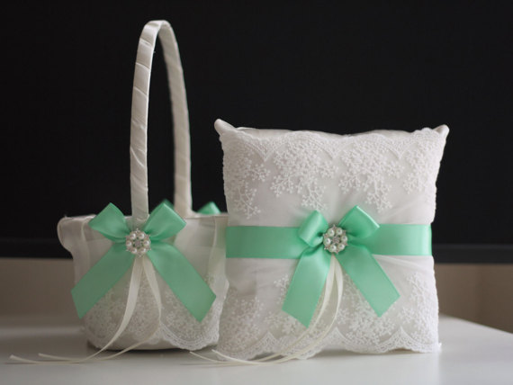Mariage - Mint Wedding Flower Girl Basket   Ring Bearer Pillow  Lace green Wedding Ring Holder   Petals Wedding Basket Set with Light green Bows