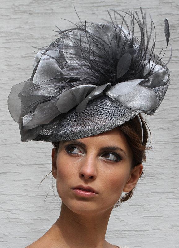 Hochzeit - Silver Kentucky derby hat, Grey Royal ascot Fascinator hat, Wedding hat, Church hat, Couture Hat, Tea party hat, Melbourne cup headpiece
