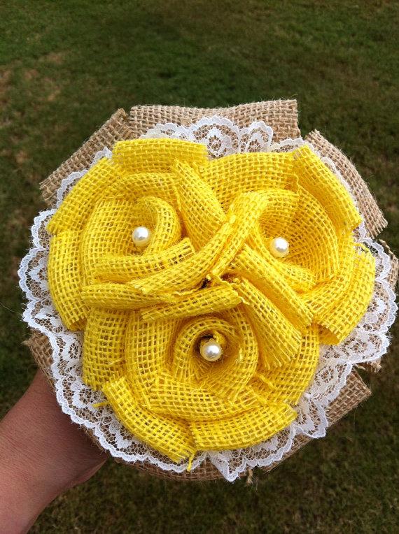 Свадьба - Custom Yellow Burlap Bouquet - Mini (3 roses)