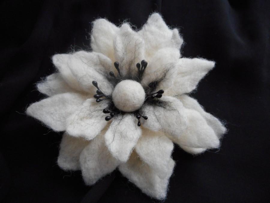 Hochzeit - White Felt flower brooch,felt flower,felt brooch flower,black felt brooch hair clip pins accessories,natural jewelry,wool felt white jewerly