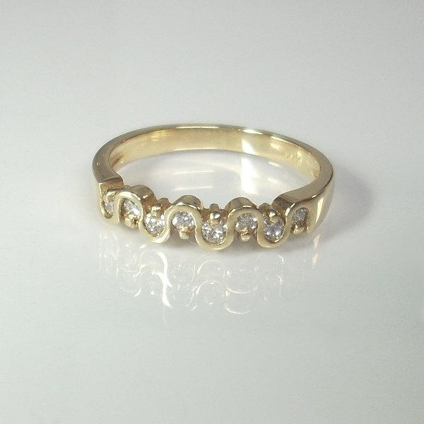 زفاف - Vintage Diamond Wedding Band 14k Yellow Gold With 8 Round Diamonds .25 Carats Total Weight Size 6 3/4