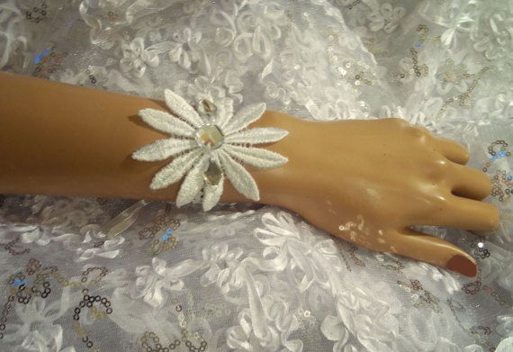Wedding - Rhinestone Daisy Bracelet, Lace Rhinestone Bracelet, White Bracelet, White Lace Bracelet, Lace Daisy Bracelet, Bride Bracelet, Prom Bracelet