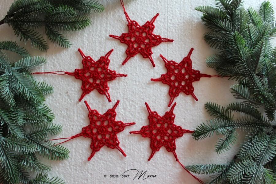 Hochzeit - Set di 5 fiocchi di neve rossi, set di 5 fiocchi di neve all'uncinetto in cotone, decorazioni di natale, Christmas ornaments handmade