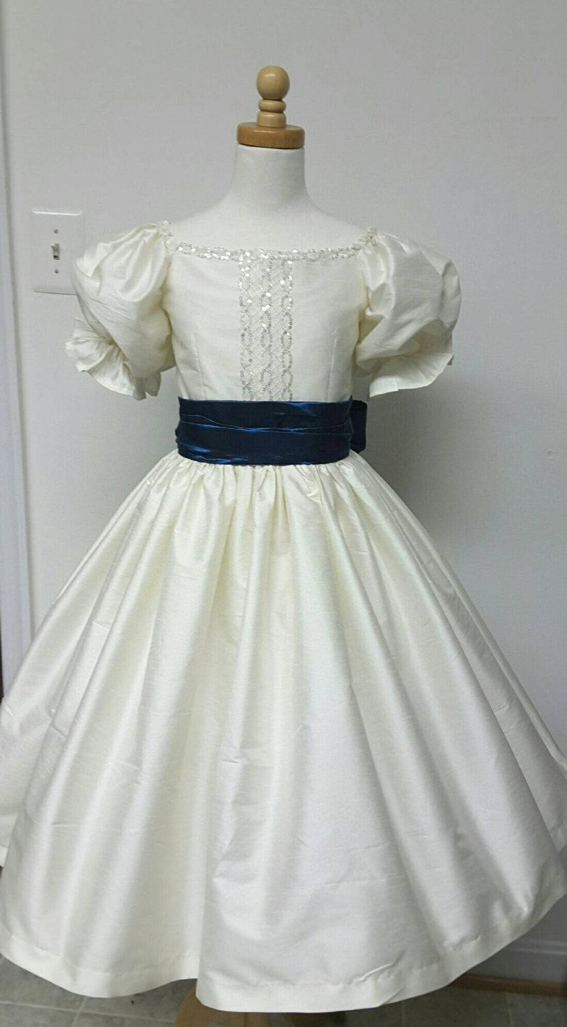 زفاف - Princess Flower Girl Dress with Ruffles & Pearls, Sequin Bodice, and Puffy Sleeves, Girls Victorian Style Dress for Weddings, Birthday Party
