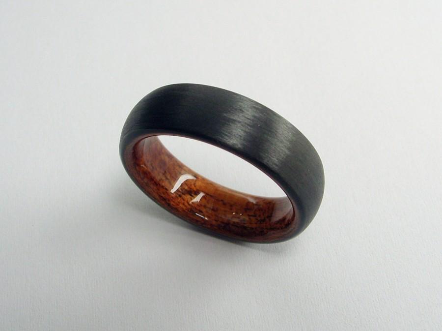 زفاف - Wood Wedding Ring in Domed Black Carbon Fiber and Bent Rosewood