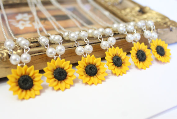 Mariage - Set of 6 Sunflower Necklace, Sunflower Jewelry, Yellow Sunflower Bridesmaid, Flower and Pearls Necklace, Bridal Flowers, Bridesmaid Necklace