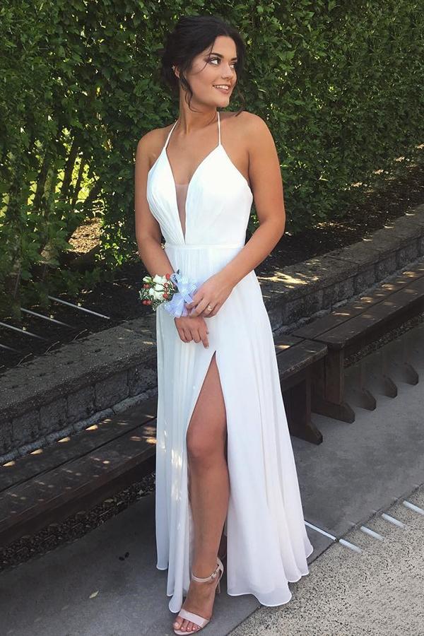 زفاف - A-line Halter Floor Length Split White Backless Prom Dress with Pleats