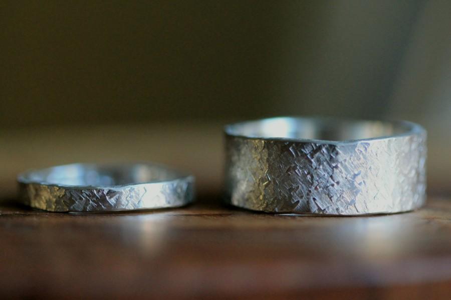زفاف - His & Hers Couple Ring Set- Personalized Star/Raw Silk Textured Silver Band Set- Rustic, Modern Engagement Rings, Wedding Bands, R059
