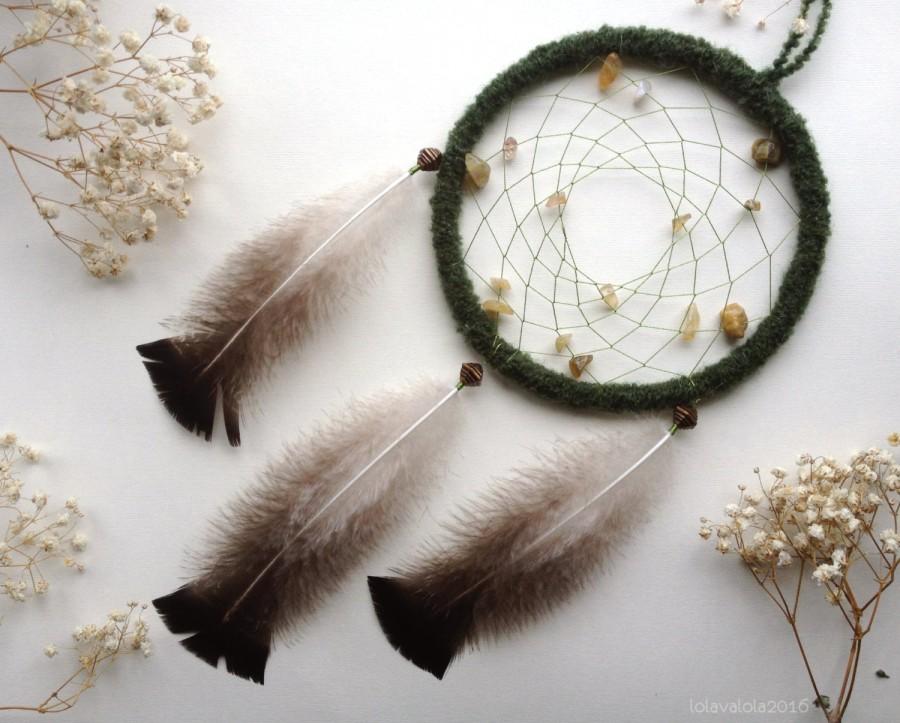 زفاف - Green dreamcatcher with natural stones and fluffy feathers