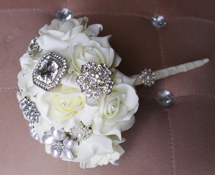 زفاف - Spectacular Silk Brooch Wedding Bouquet - White Roses and Brooch Jewel Bride Bouquet - Rhinestones