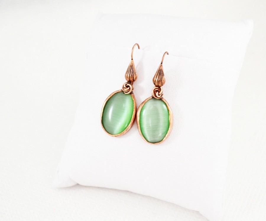 Hochzeit - Eye Cat glass in the copper metal plate earrings of the metal sheet earrings with the glass green earrings viintage mint copper gift for her