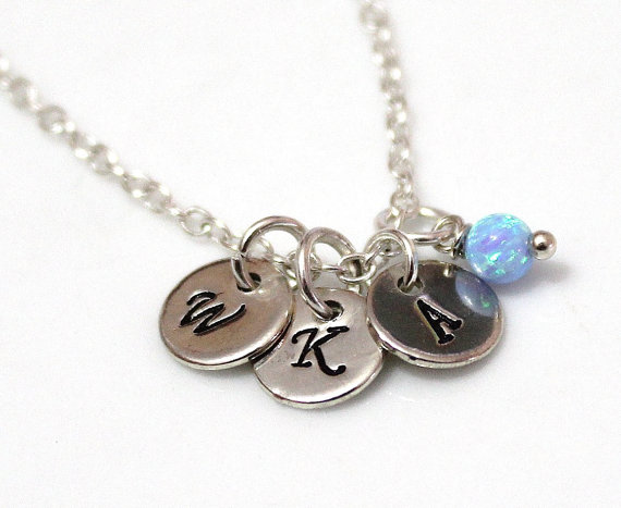 زفاف - Opal Initial Disk Charm Necklace, Pendant Necklace, Statement, Personalized Necklace Jewelry, Mom and Children, Family, Sister, Mother's Day