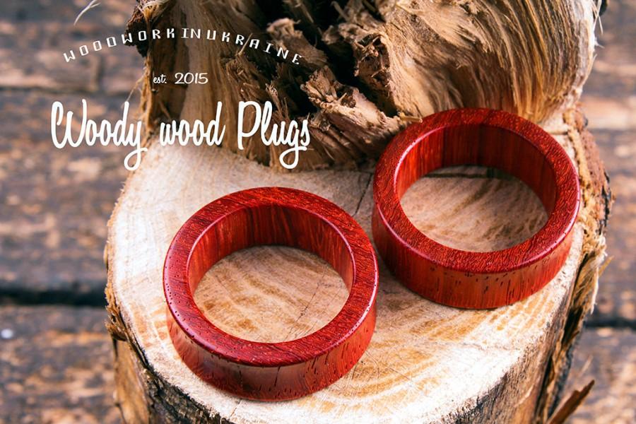 Hochzeit - Red ear tunnels - wooden tunnels - organic tunnels - natural tunnels - ear plugs - paducah wooden plugs